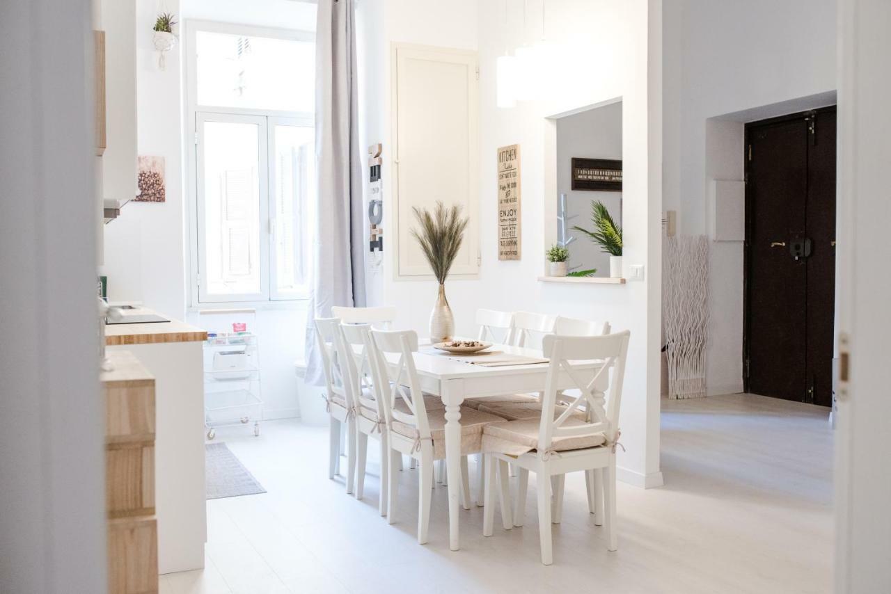 White Fanti Roma